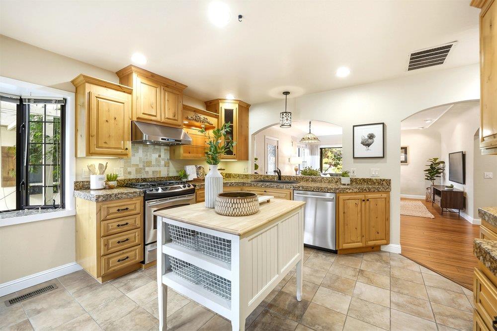 Detail Gallery Image 8 of 44 For 17235 Hill Rd, Morgan Hill,  CA 95037 - 3 Beds | 2 Baths