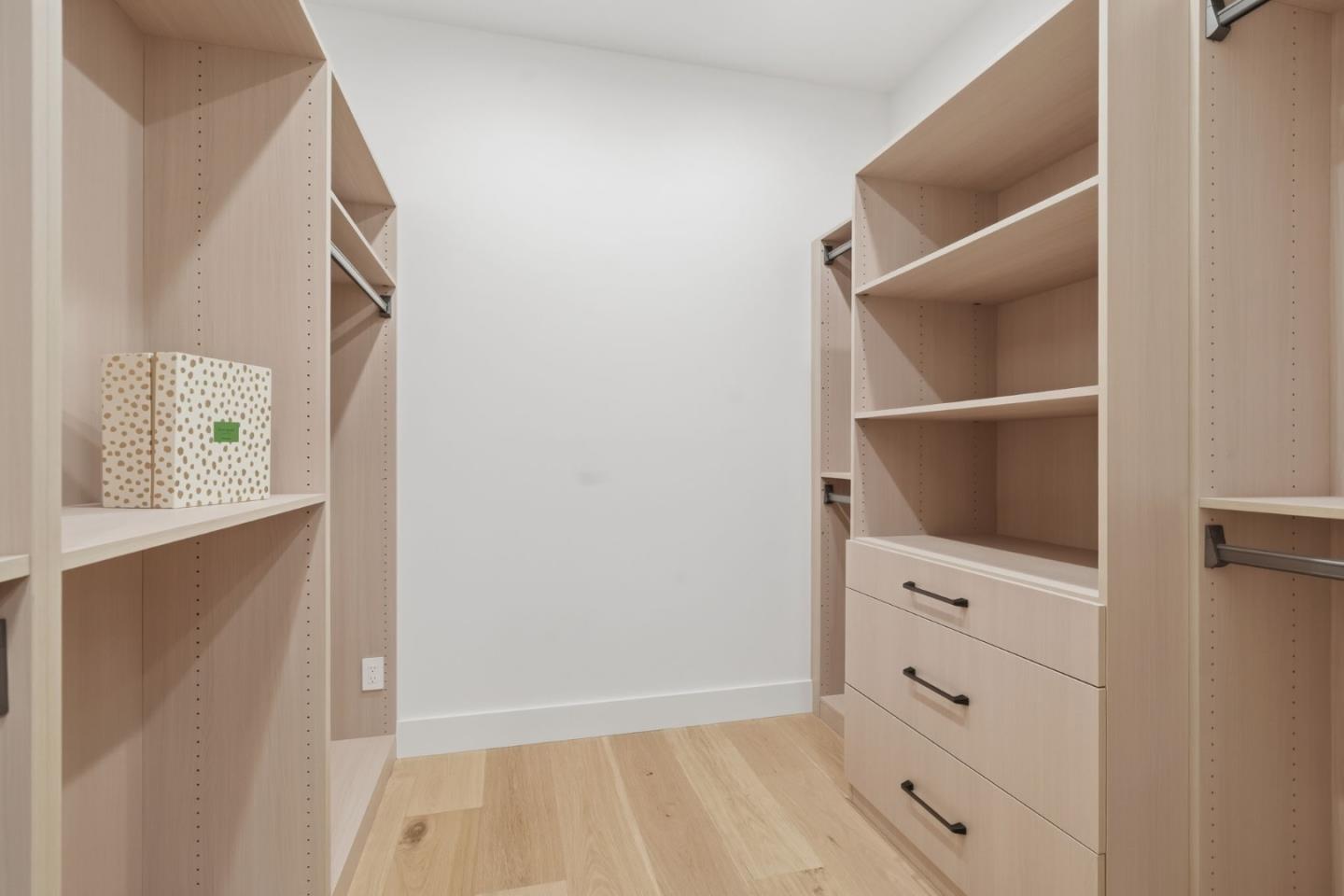 Detail Gallery Image 31 of 59 For 3288 Oak Ct, Belmont,  CA 94002 - 4 Beds | 3/1 Baths