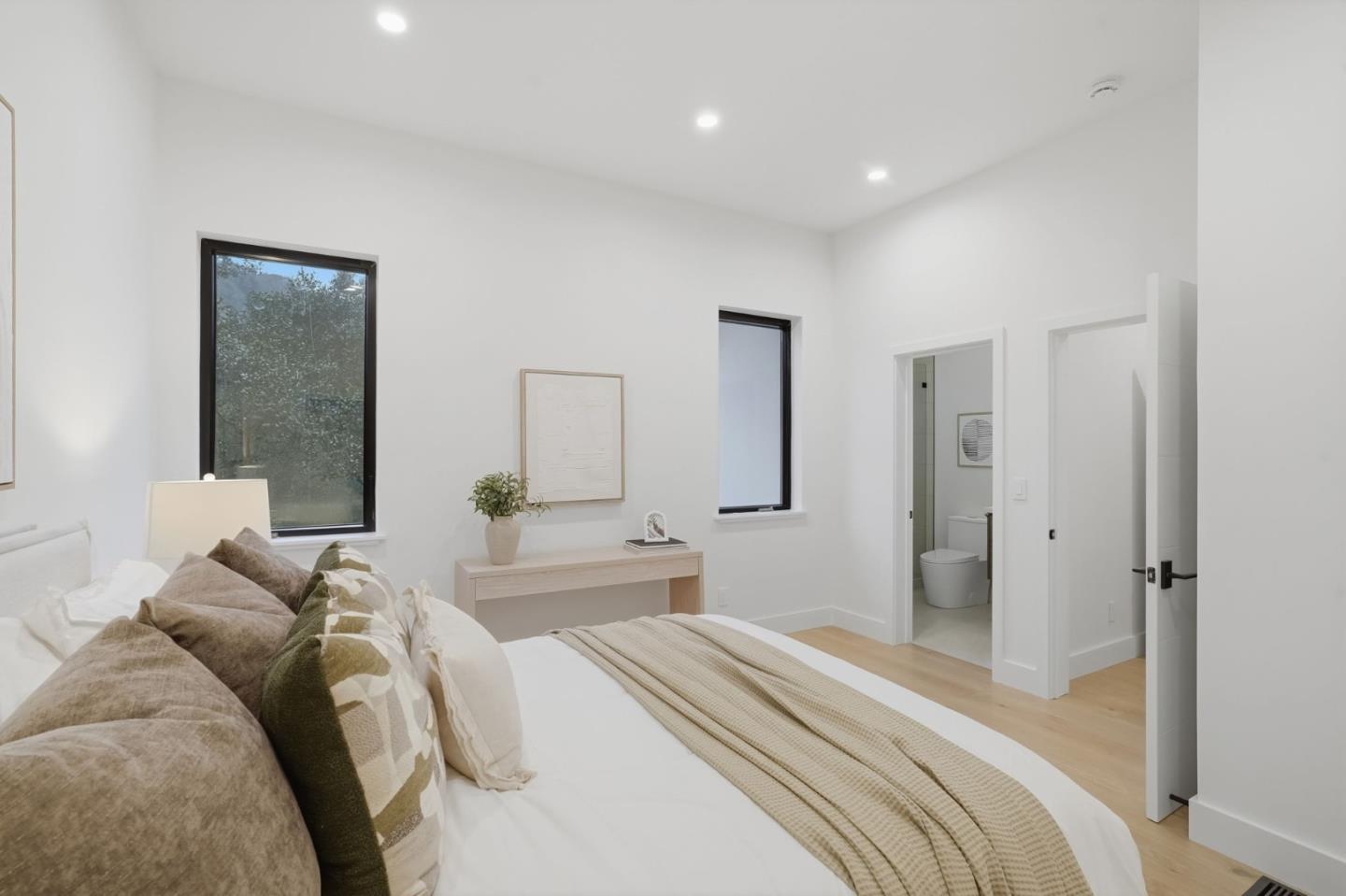 Detail Gallery Image 32 of 59 For 3288 Oak Ct, Belmont,  CA 94002 - 4 Beds | 3/1 Baths