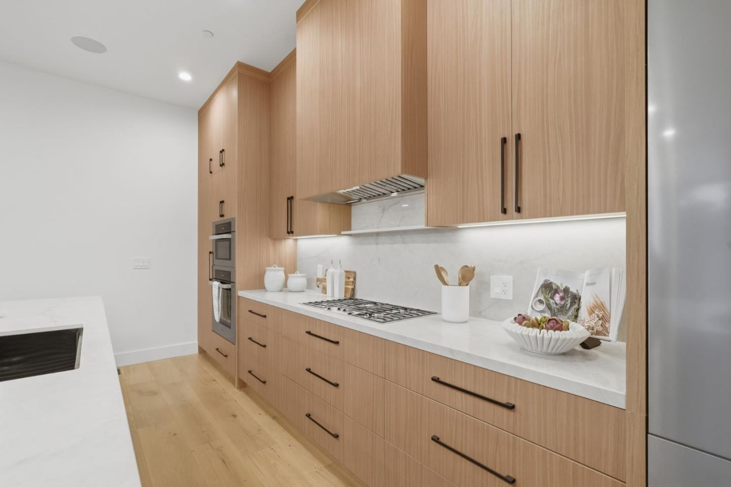 Detail Gallery Image 8 of 59 For 3288 Oak Ct, Belmont,  CA 94002 - 4 Beds | 3/1 Baths