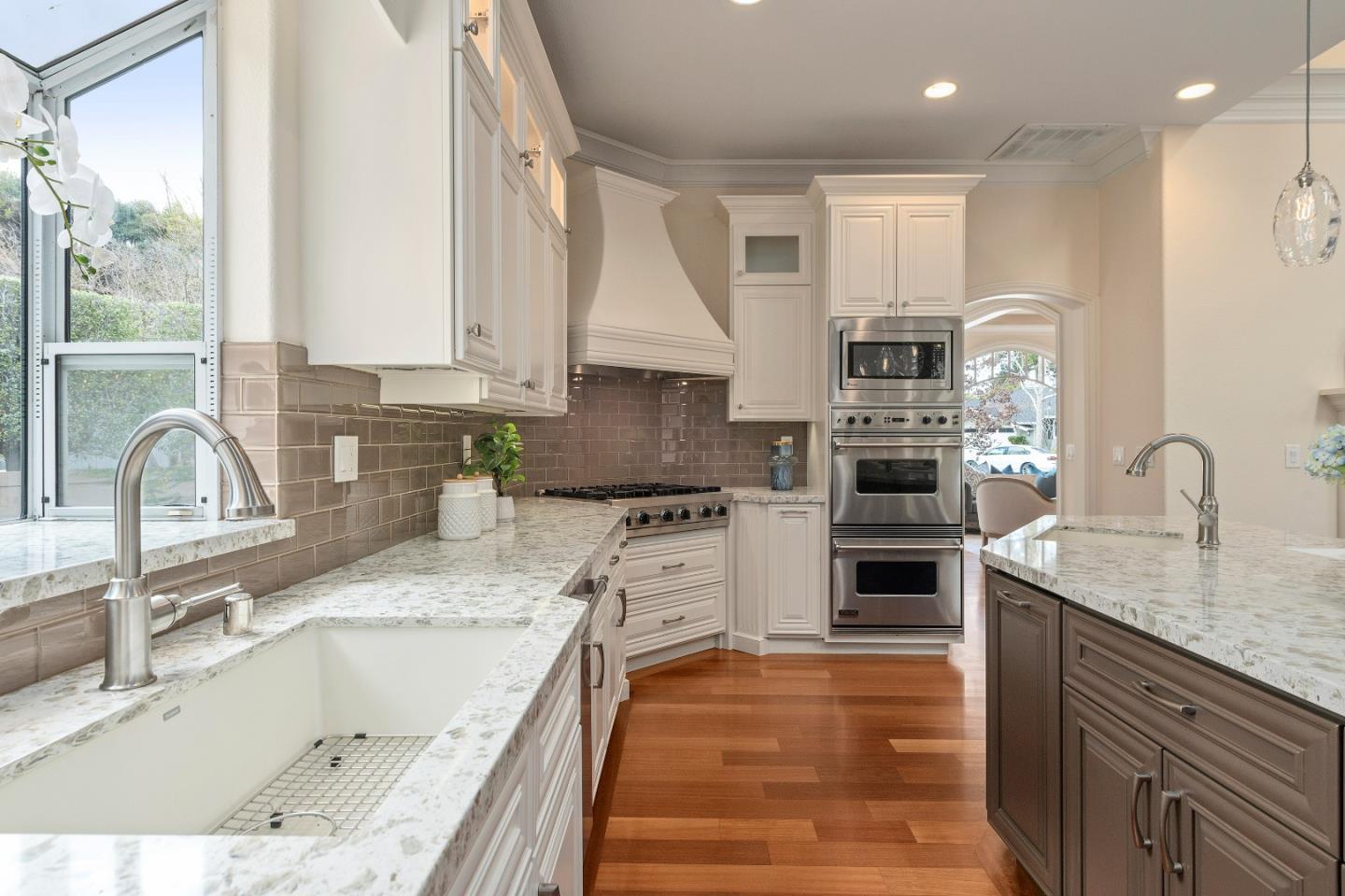 Detail Gallery Image 13 of 39 For 1045 Atkinson Ln, Menlo Park,  CA 94025 - 4 Beds | 4 Baths