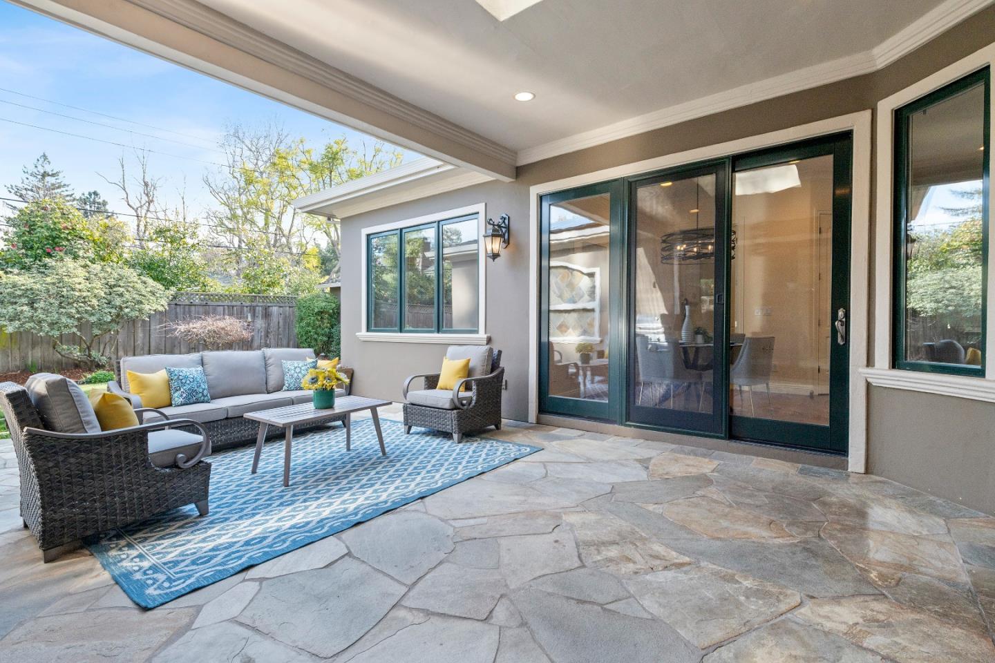 Detail Gallery Image 26 of 39 For 1045 Atkinson Ln, Menlo Park,  CA 94025 - 4 Beds | 4 Baths