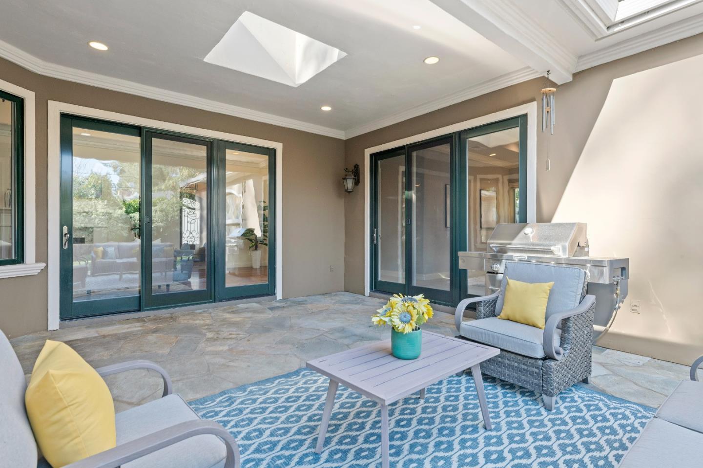 Detail Gallery Image 27 of 39 For 1045 Atkinson Ln, Menlo Park,  CA 94025 - 4 Beds | 4 Baths