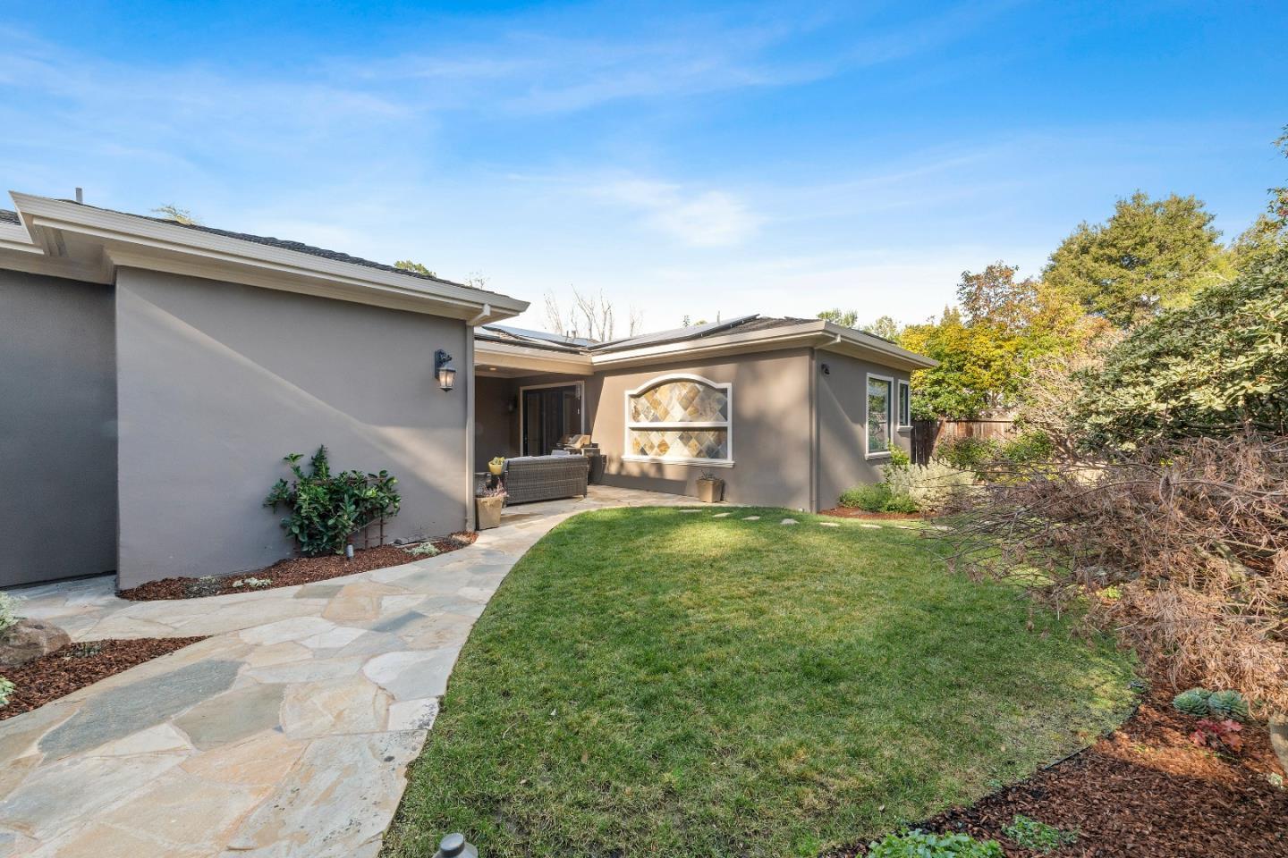 Detail Gallery Image 36 of 39 For 1045 Atkinson Ln, Menlo Park,  CA 94025 - 4 Beds | 4 Baths