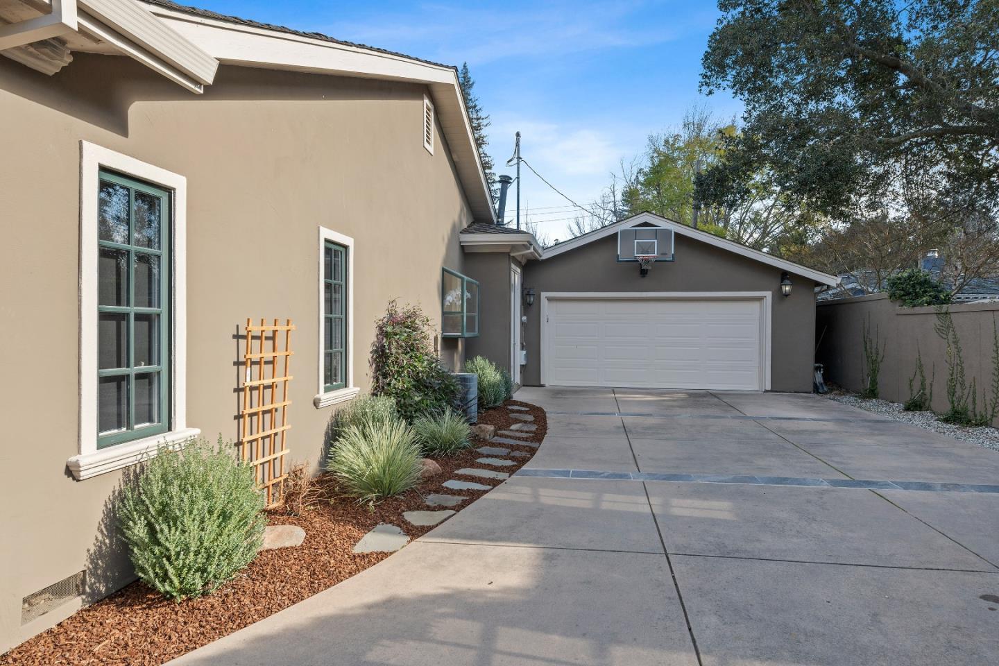 Detail Gallery Image 39 of 39 For 1045 Atkinson Ln, Menlo Park,  CA 94025 - 4 Beds | 4 Baths