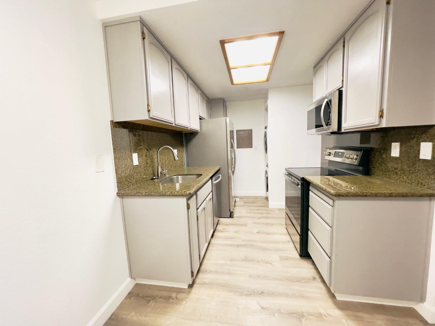 Detail Gallery Image 7 of 23 For 25164 Copa Del Oro Drive Dr #104,  Hayward,  CA 94545 - 2 Beds | 2 Baths