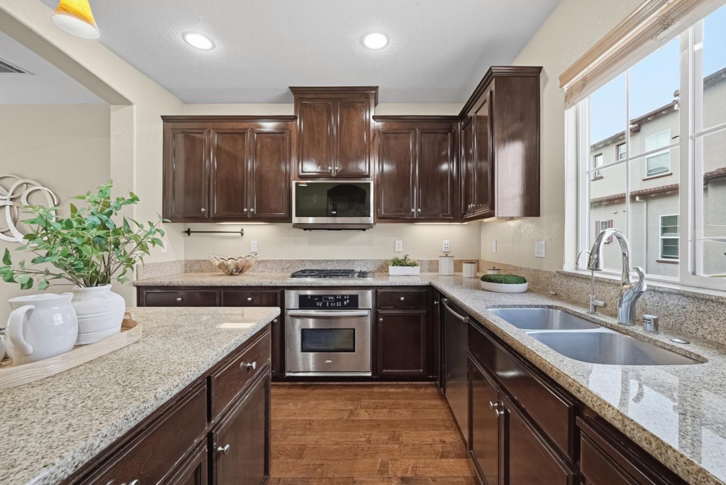 Detail Gallery Image 13 of 42 For 1745 Hillebrant Pl, Santa Clara,  CA 95050 - 2 Beds | 2/1 Baths