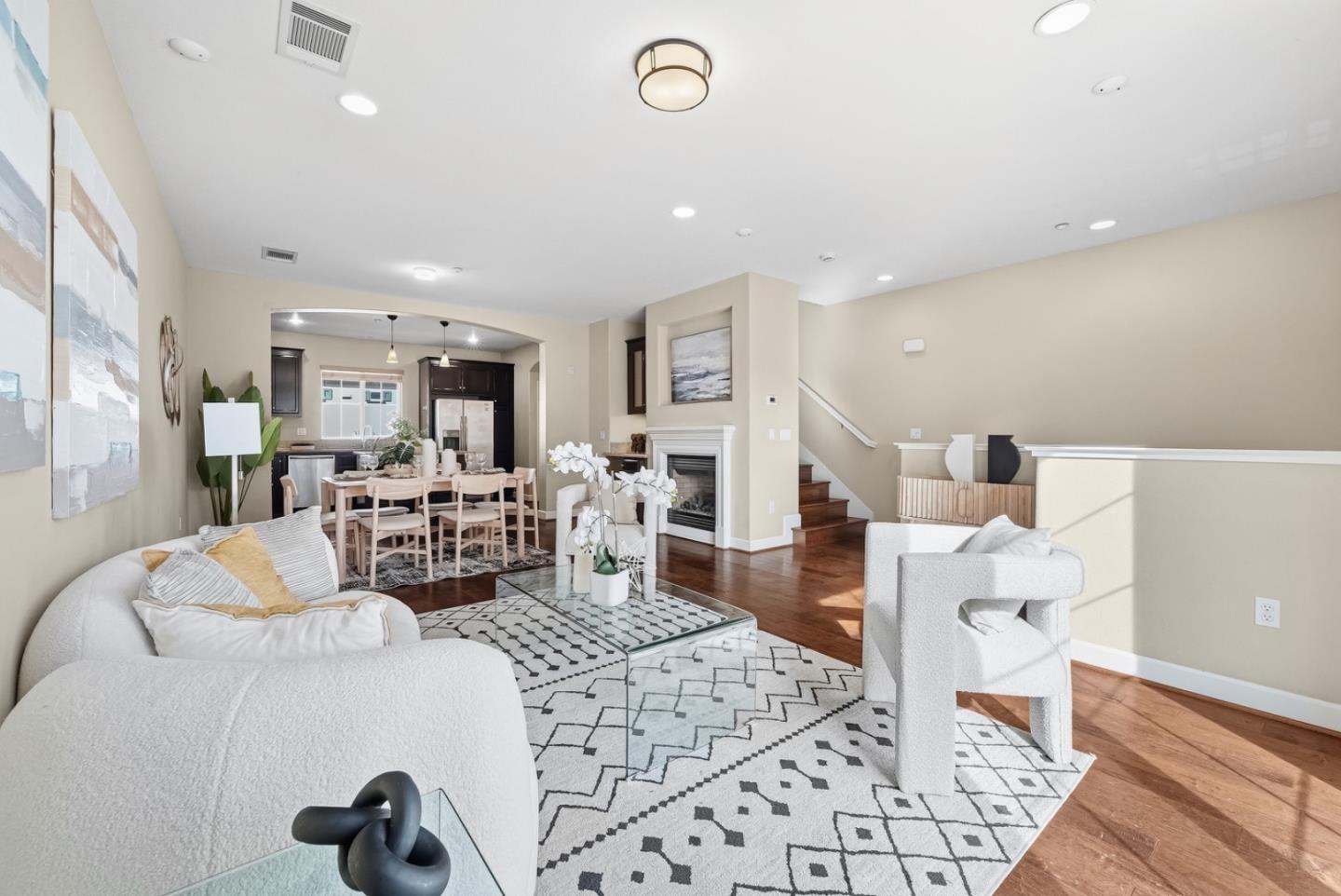 Detail Gallery Image 4 of 42 For 1745 Hillebrant Pl, Santa Clara,  CA 95050 - 2 Beds | 2/1 Baths