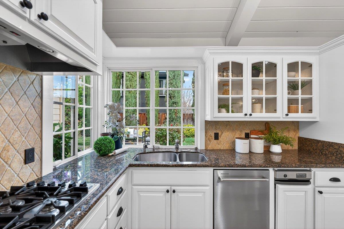 Detail Gallery Image 11 of 72 For 6512 Bose Ln, San Jose,  CA 95120 - 5 Beds | 4/1 Baths