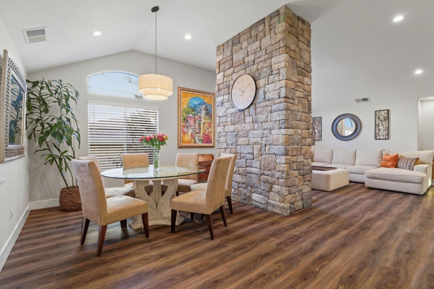 Detail Gallery Image 11 of 53 For 7945 Caledonia Dr, San Jose,  CA 95135 - 2 Beds | 2 Baths