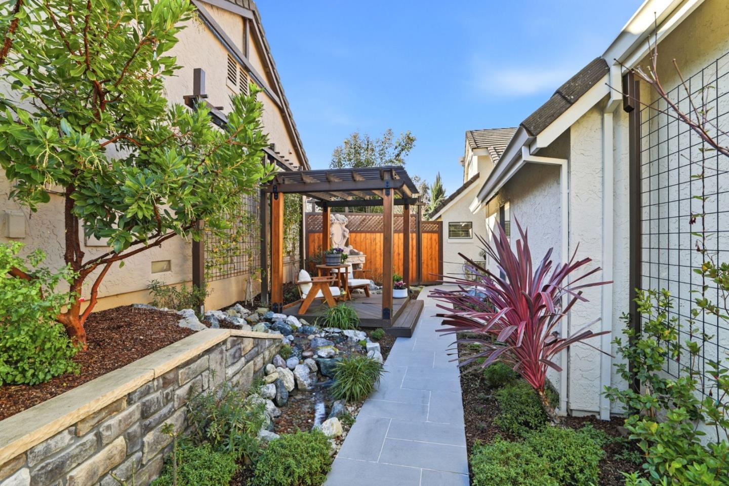 Detail Gallery Image 3 of 53 For 7945 Caledonia Dr, San Jose,  CA 95135 - 2 Beds | 2 Baths