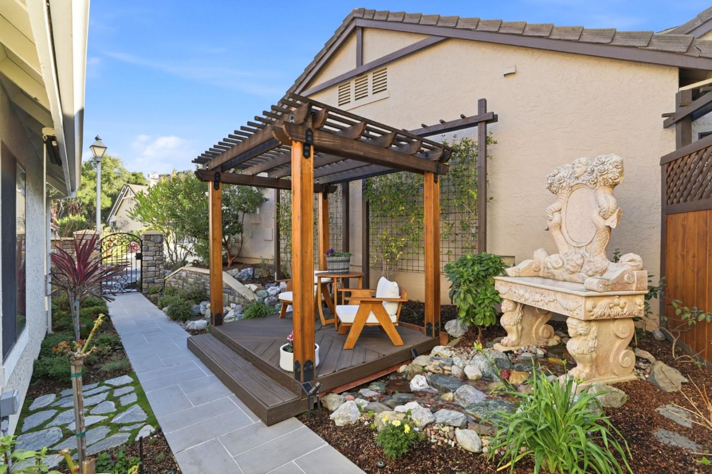 Detail Gallery Image 4 of 53 For 7945 Caledonia Dr, San Jose,  CA 95135 - 2 Beds | 2 Baths