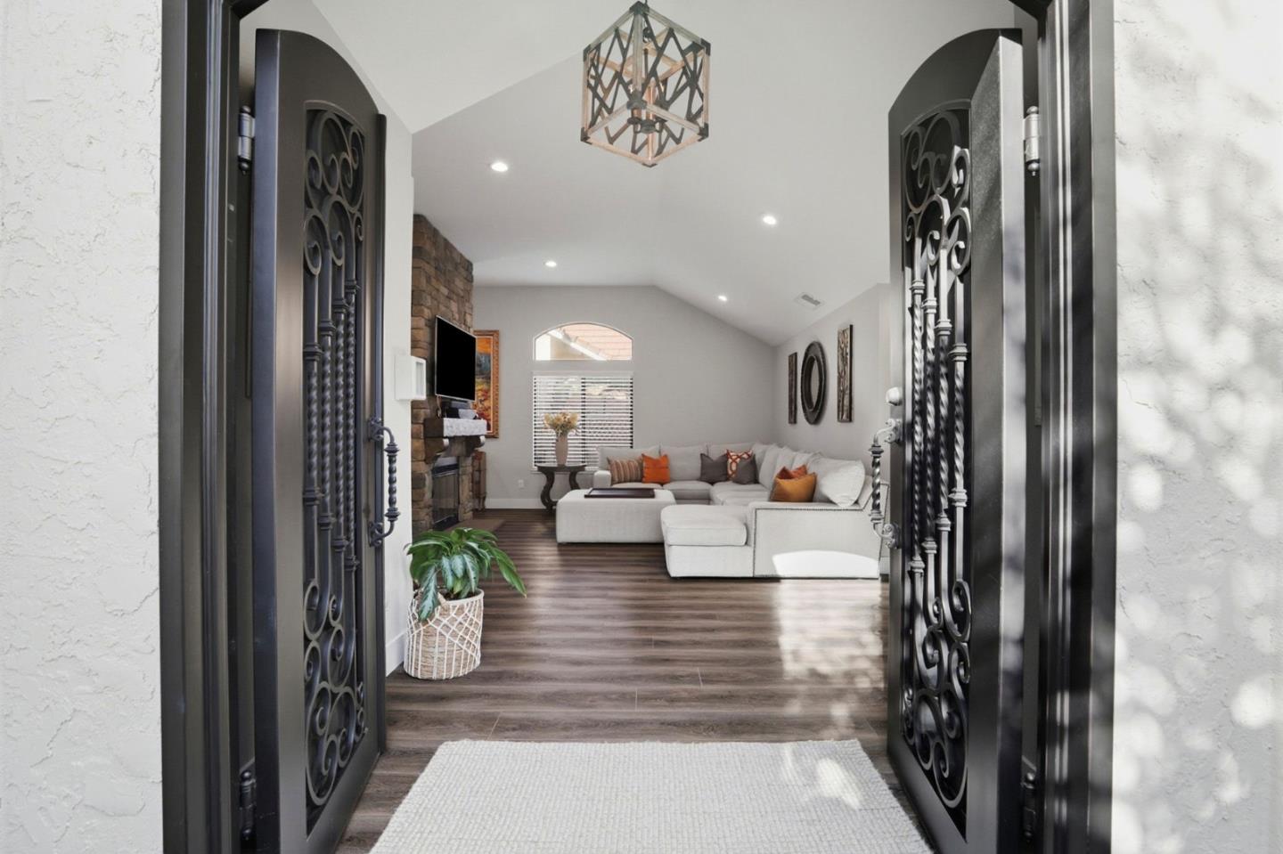 Detail Gallery Image 6 of 53 For 7945 Caledonia Dr, San Jose,  CA 95135 - 2 Beds | 2 Baths