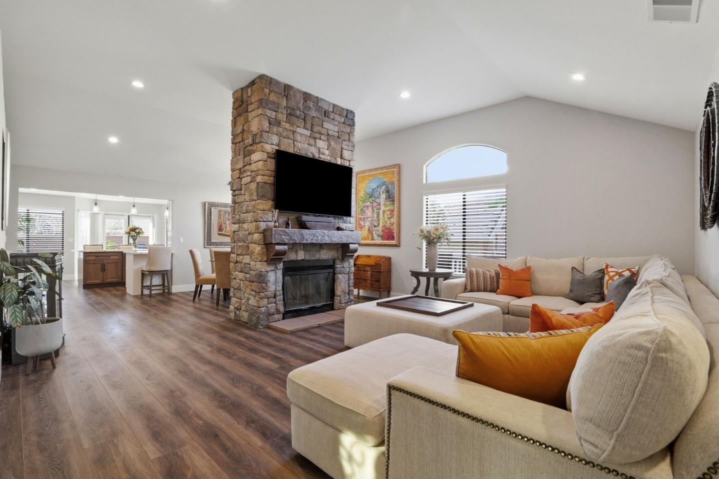 Detail Gallery Image 7 of 53 For 7945 Caledonia Dr, San Jose,  CA 95135 - 2 Beds | 2 Baths