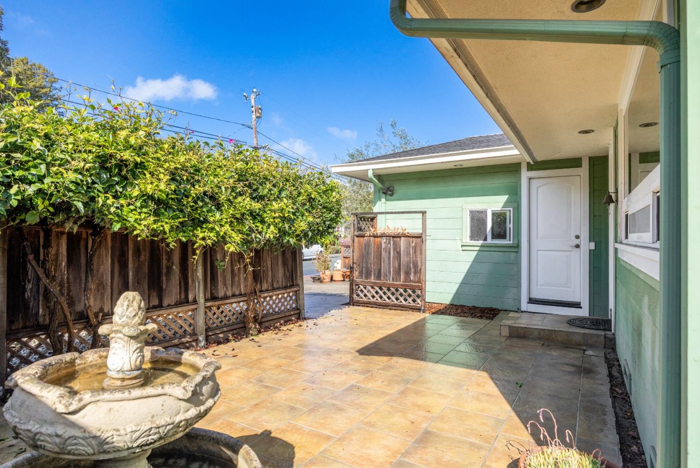 Detail Gallery Image 4 of 37 For 624 Riverview Dr, Capitola,  CA 95010 - 2 Beds | 1 Baths