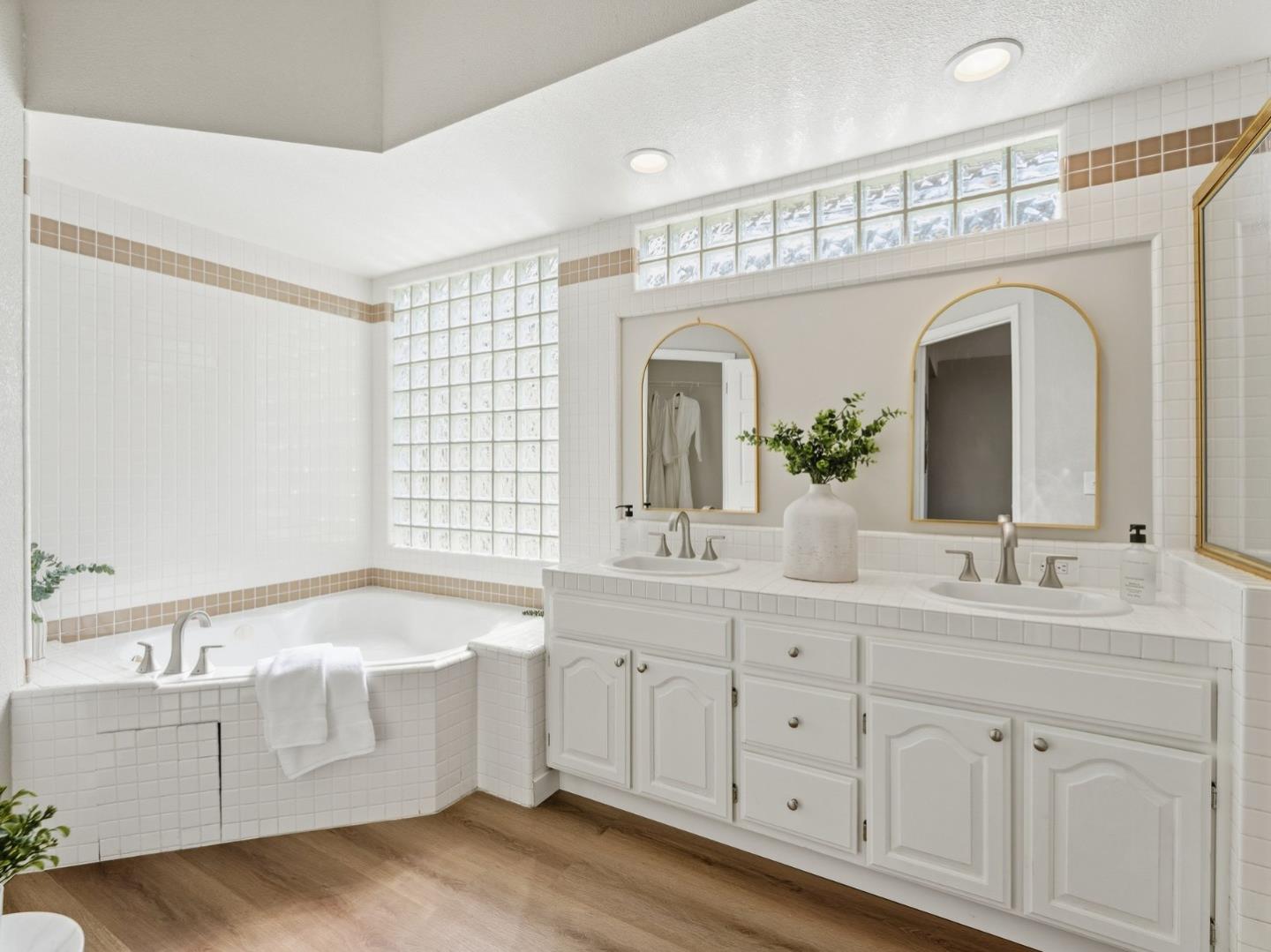 Detail Gallery Image 20 of 29 For 6492 Hirabayashi Dr, San Jose,  CA 95120 - 4 Beds | 2/1 Baths