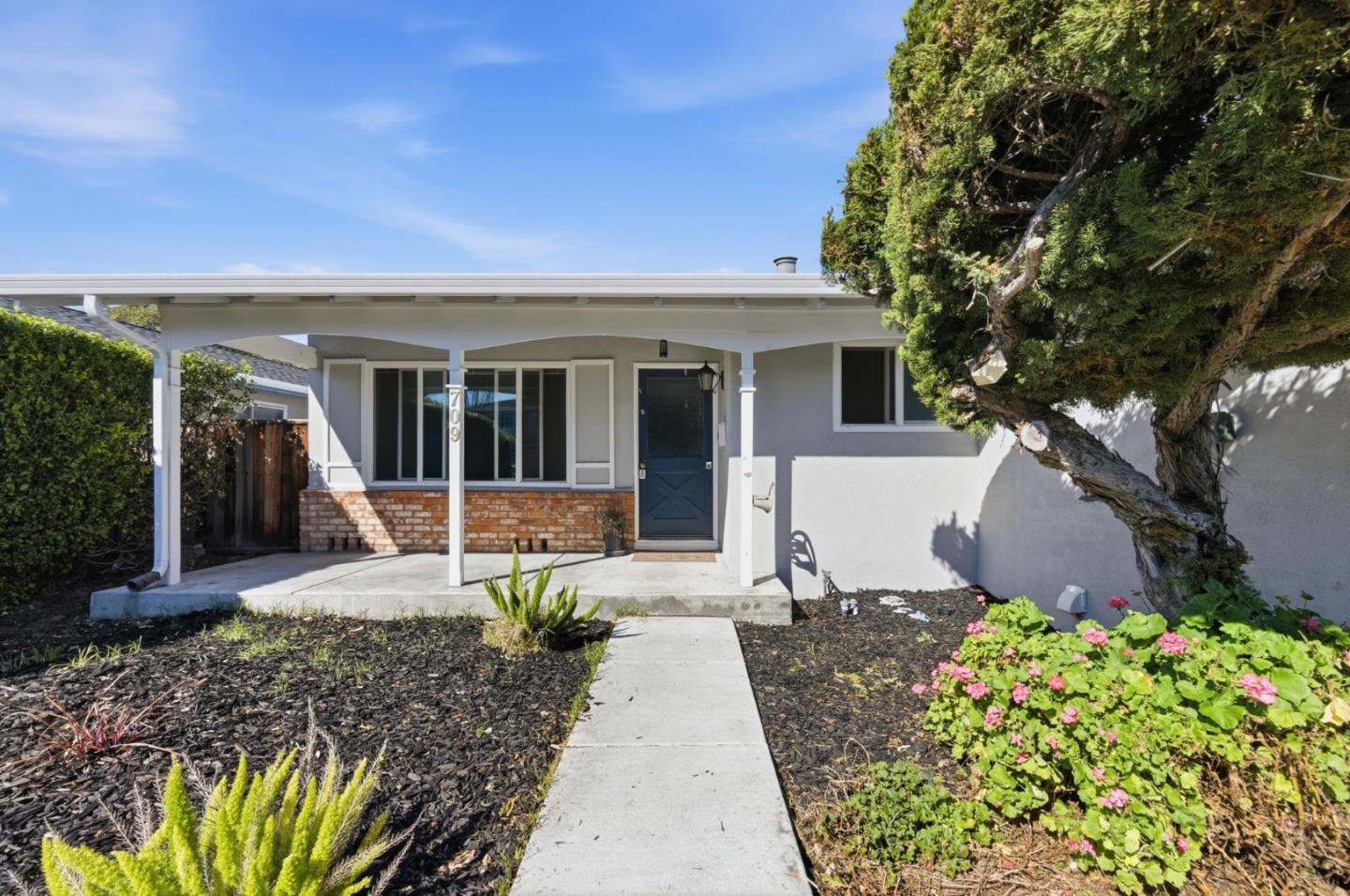 Detail Gallery Image 4 of 24 For 709 Bolivar Dr, San Jose,  CA 95123 - 3 Beds | 2 Baths