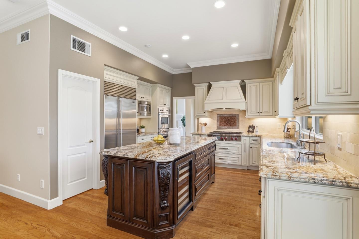 Detail Gallery Image 12 of 63 For 1134 Falcon Ridge Ct, San Jose,  CA 95120 - 5 Beds | 3/1 Baths