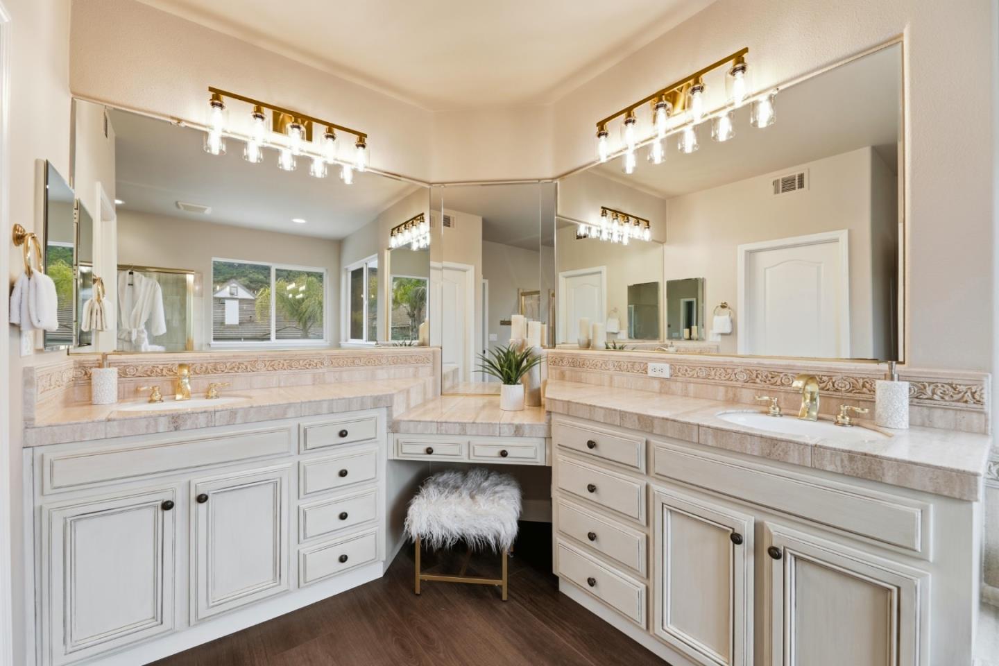 Detail Gallery Image 37 of 63 For 1134 Falcon Ridge Ct, San Jose,  CA 95120 - 5 Beds | 3/1 Baths