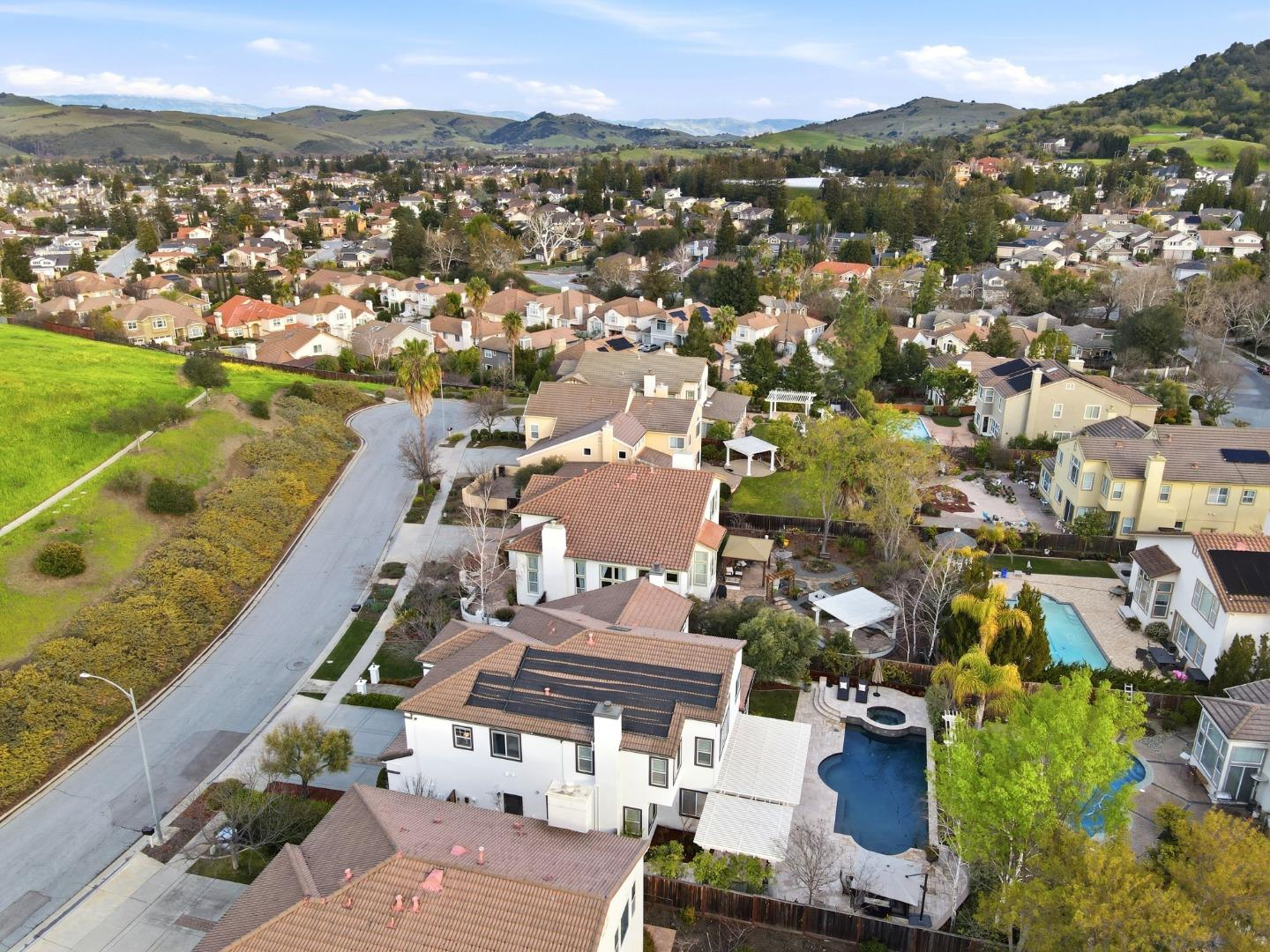 Detail Gallery Image 57 of 63 For 1134 Falcon Ridge Ct, San Jose,  CA 95120 - 5 Beds | 3/1 Baths