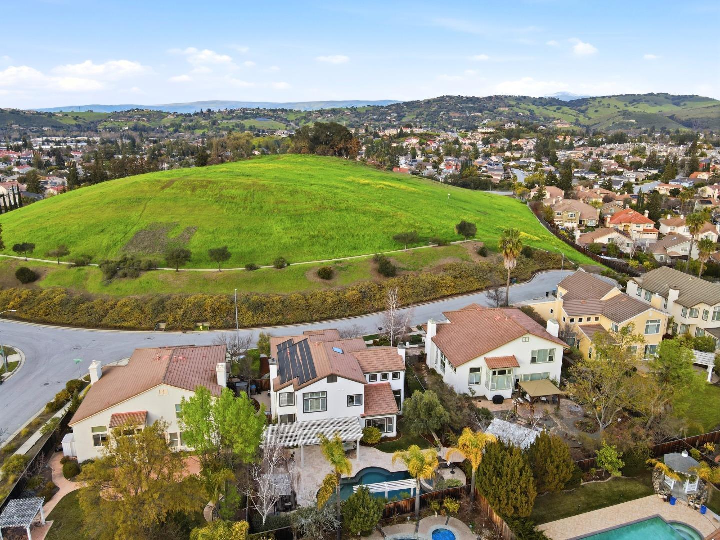 Detail Gallery Image 58 of 63 For 1134 Falcon Ridge Ct, San Jose,  CA 95120 - 5 Beds | 3/1 Baths
