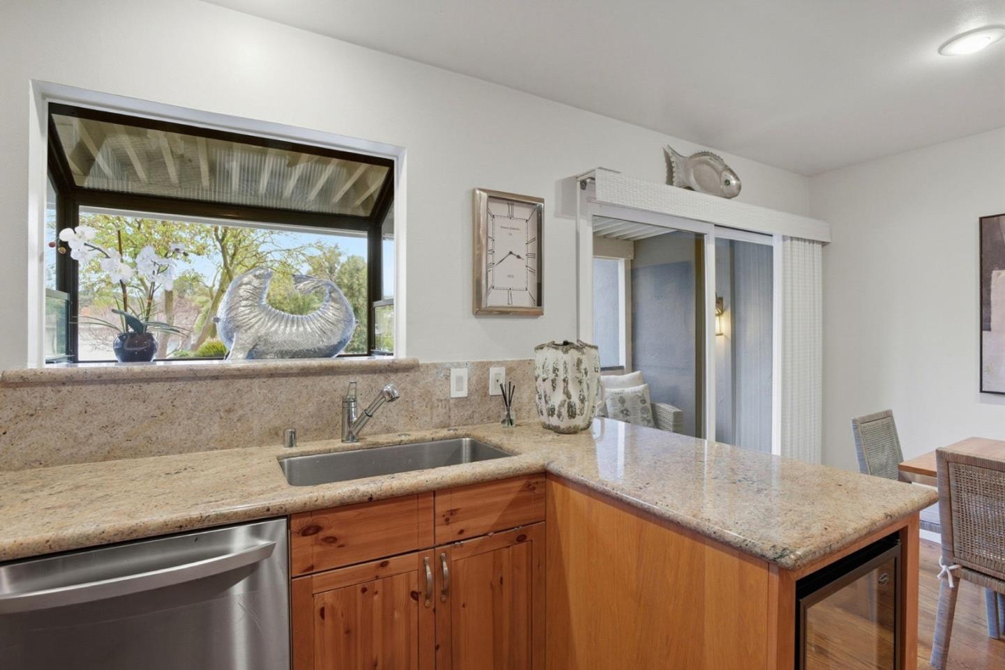 Detail Gallery Image 12 of 34 For 653 Fox Ct, Redwood City,  CA 94061 - 3 Beds | 2/1 Baths