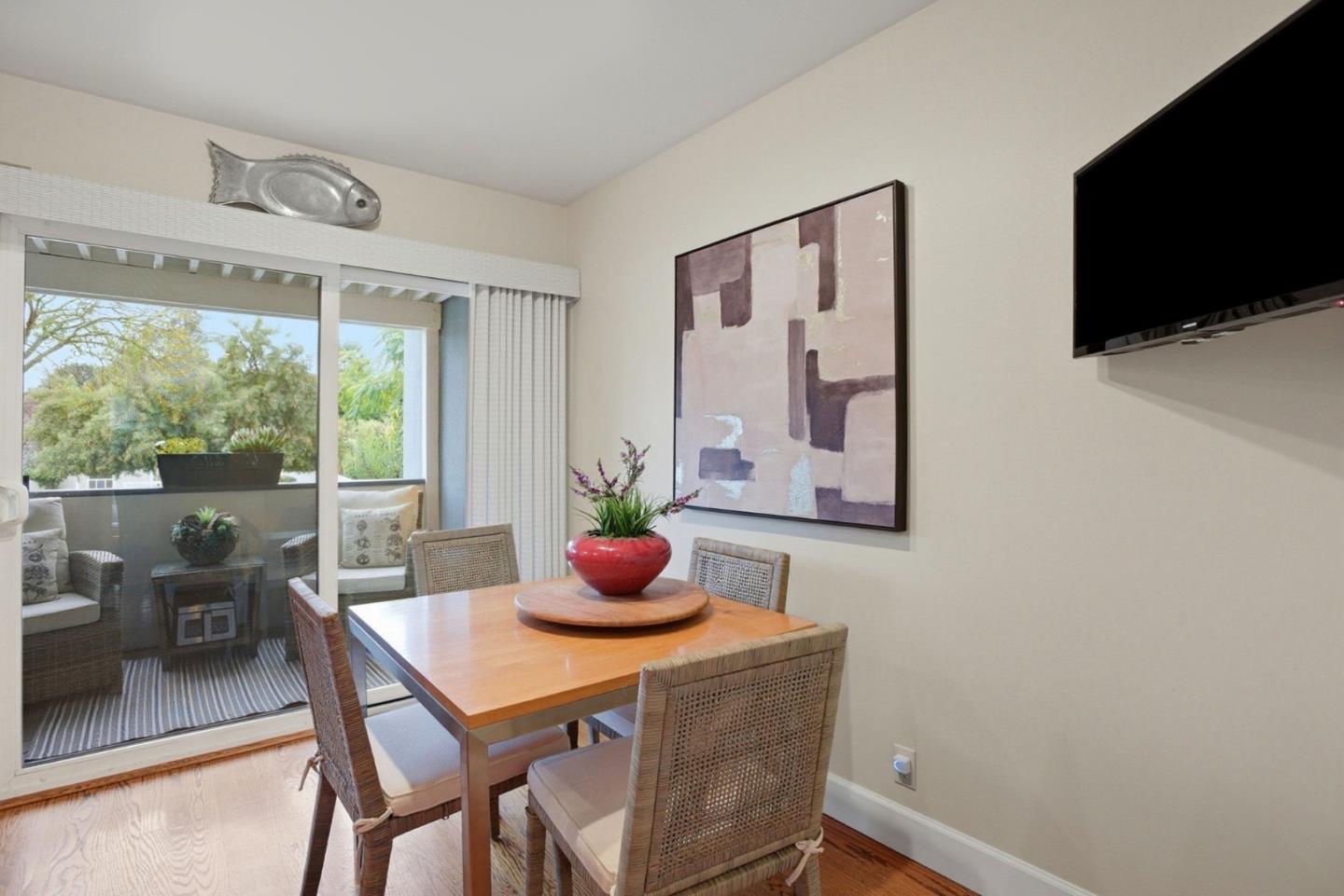 Detail Gallery Image 14 of 34 For 653 Fox Ct, Redwood City,  CA 94061 - 3 Beds | 2/1 Baths