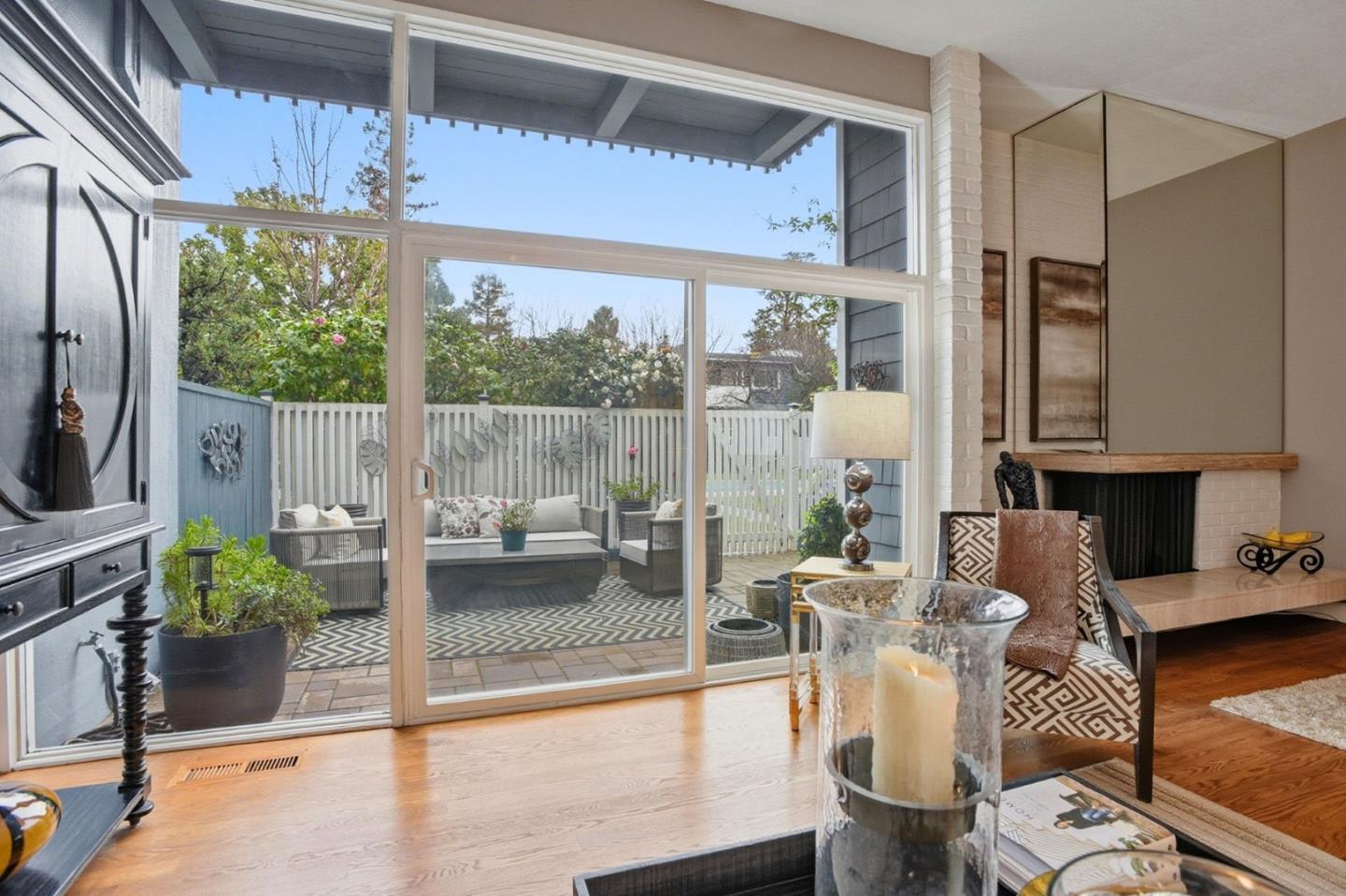 Detail Gallery Image 3 of 34 For 653 Fox Ct, Redwood City,  CA 94061 - 3 Beds | 2/1 Baths