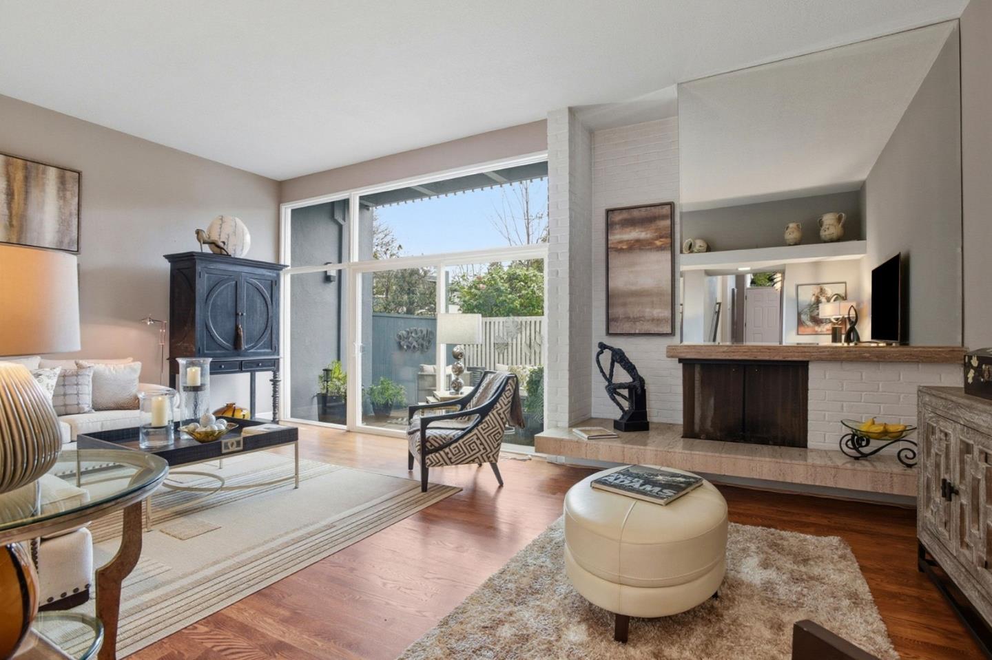 Detail Gallery Image 5 of 34 For 653 Fox Ct, Redwood City,  CA 94061 - 3 Beds | 2/1 Baths