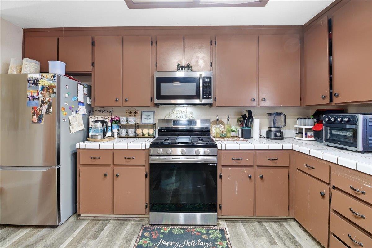 Detail Gallery Image 11 of 27 For 101 Westside Blvd, Hollister,  CA 95023 - 3 Beds | 2 Baths