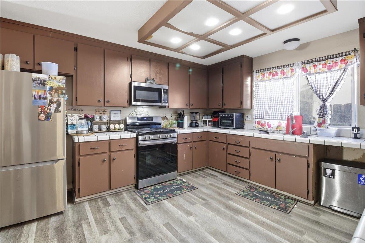 Detail Gallery Image 9 of 27 For 101 Westside Blvd, Hollister,  CA 95023 - 3 Beds | 2 Baths