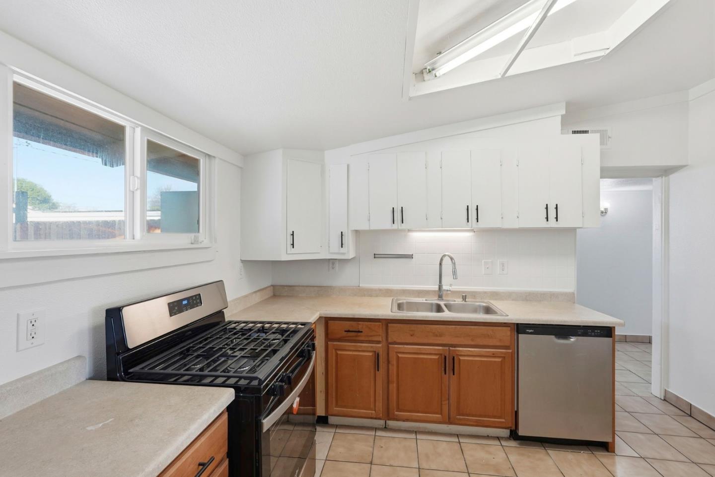 203 West Pearl Avenue, Stockton, CA, 95207