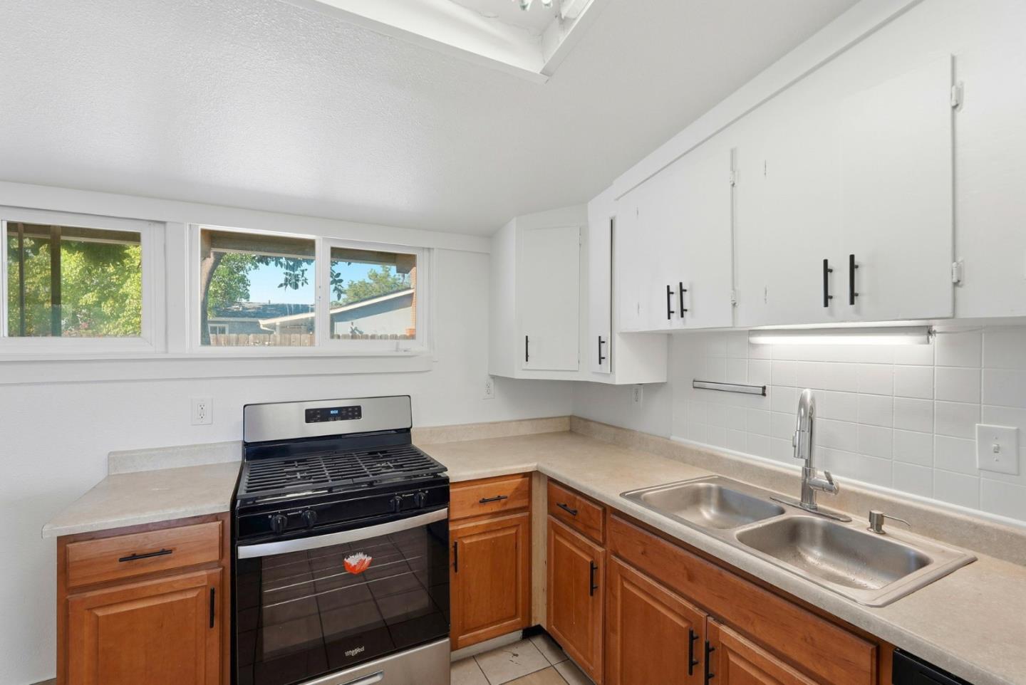 Detail Gallery Image 16 of 69 For 203 W Pearl Ave, Stockton,  CA 95207 - 4 Beds | 2 Baths