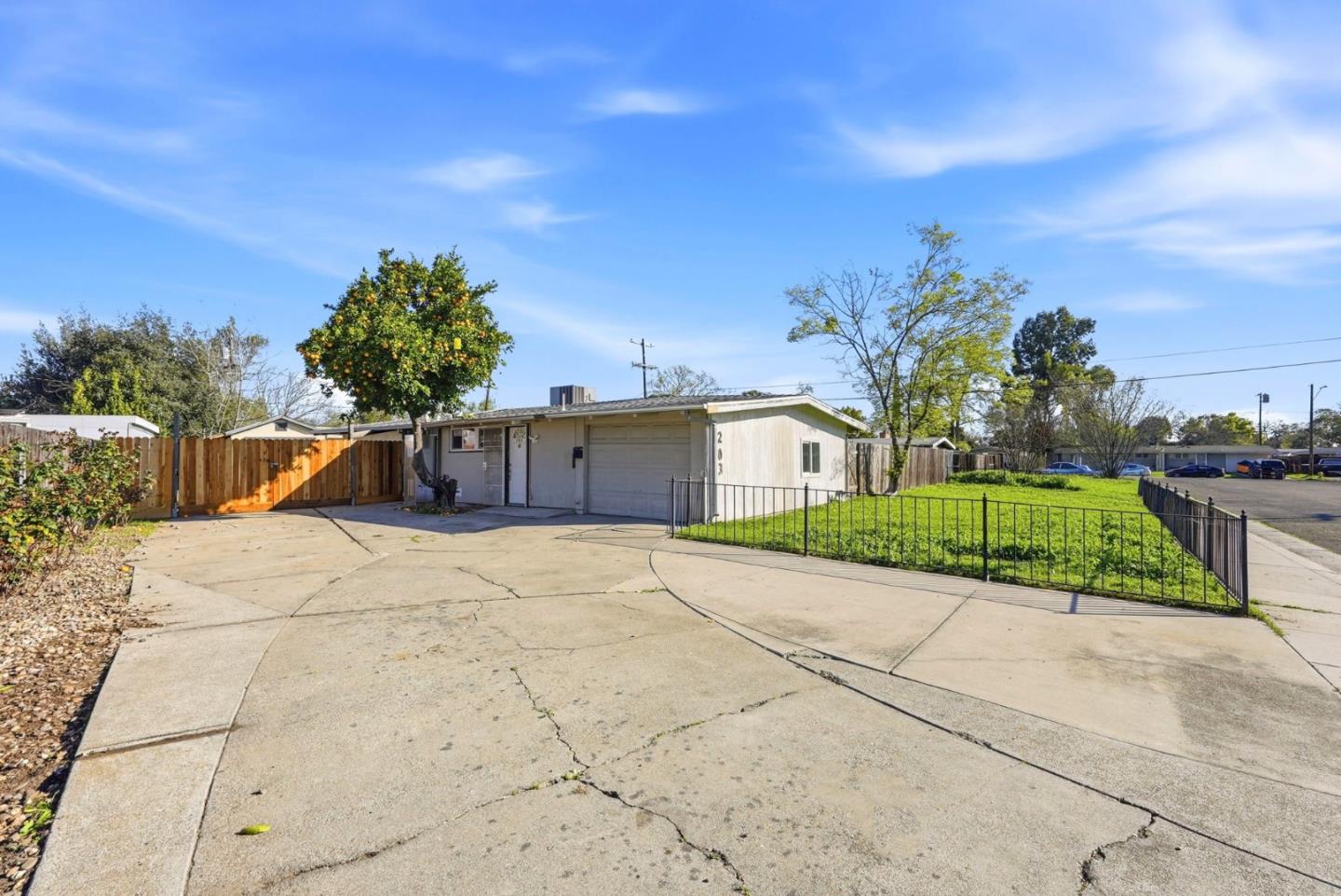 203 West Pearl Avenue, Stockton, CA, 95207