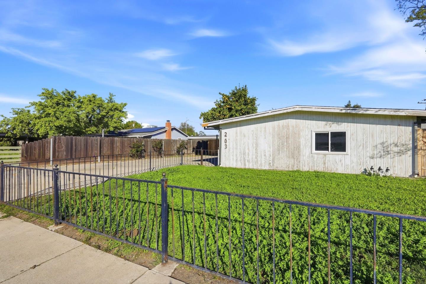 203 West Pearl Avenue, Stockton, CA, 95207