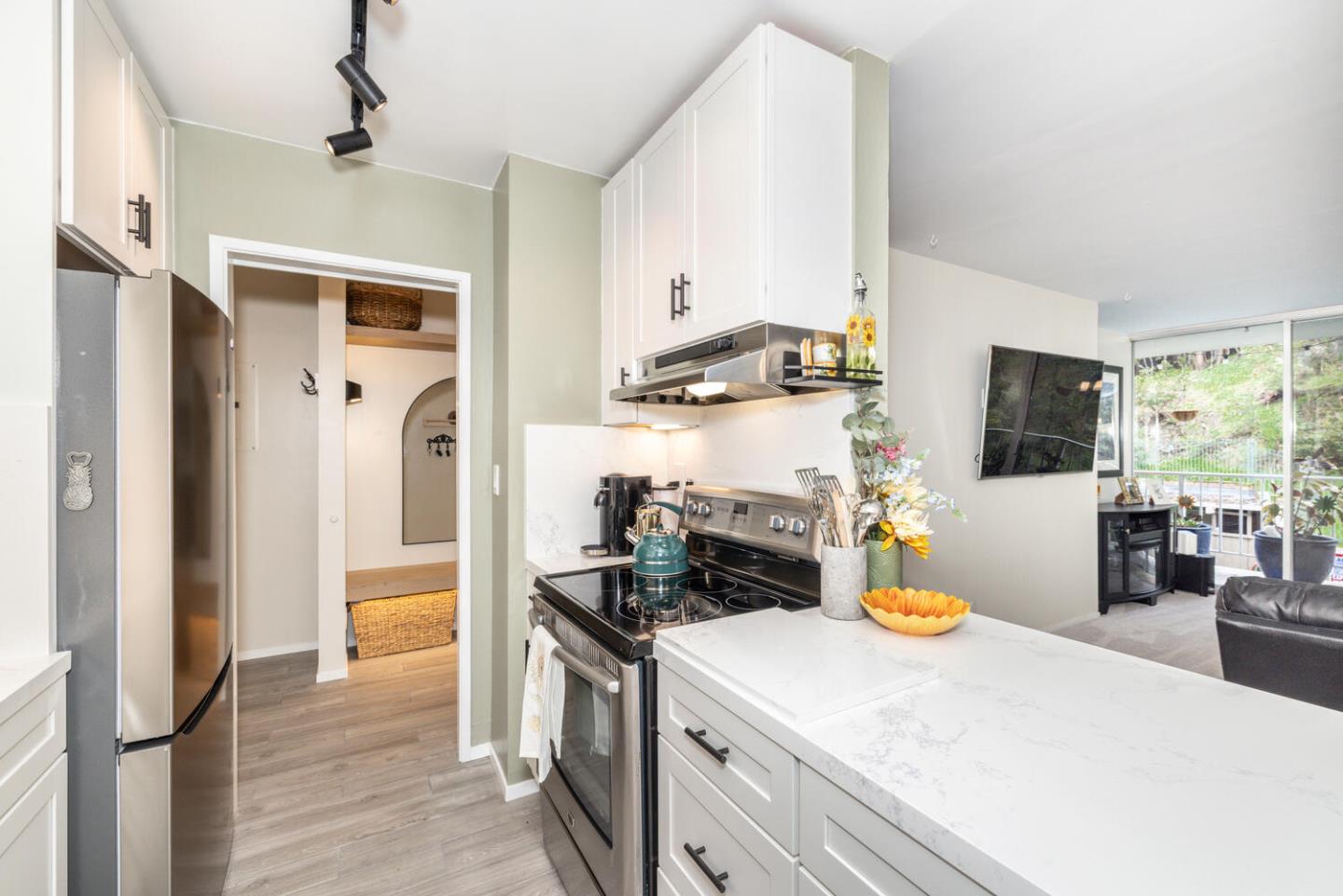Detail Gallery Image 2 of 39 For 400 Davey Glen Rd #4503,  Belmont,  CA 94002 - 1 Beds | 1 Baths