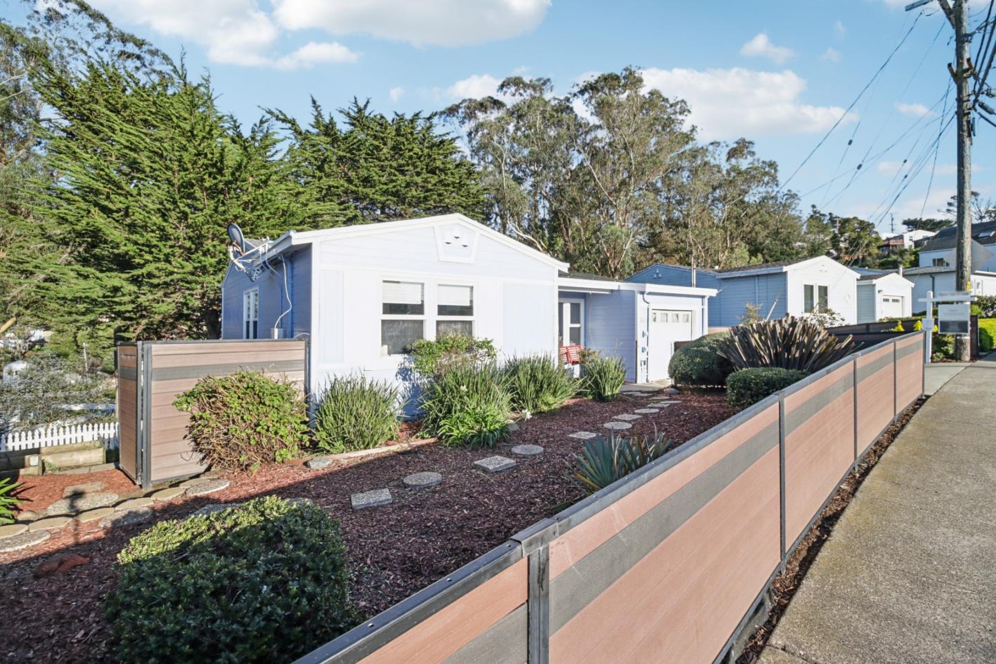 Detail Gallery Image 10 of 95 For 347 Manor Dr, Pacifica,  CA 94044 - 3 Beds | 3 Baths