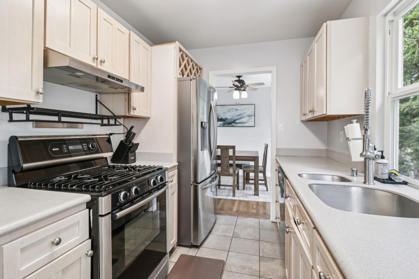 Detail Gallery Image 20 of 95 For 347 Manor Dr, Pacifica,  CA 94044 - 3 Beds | 3 Baths