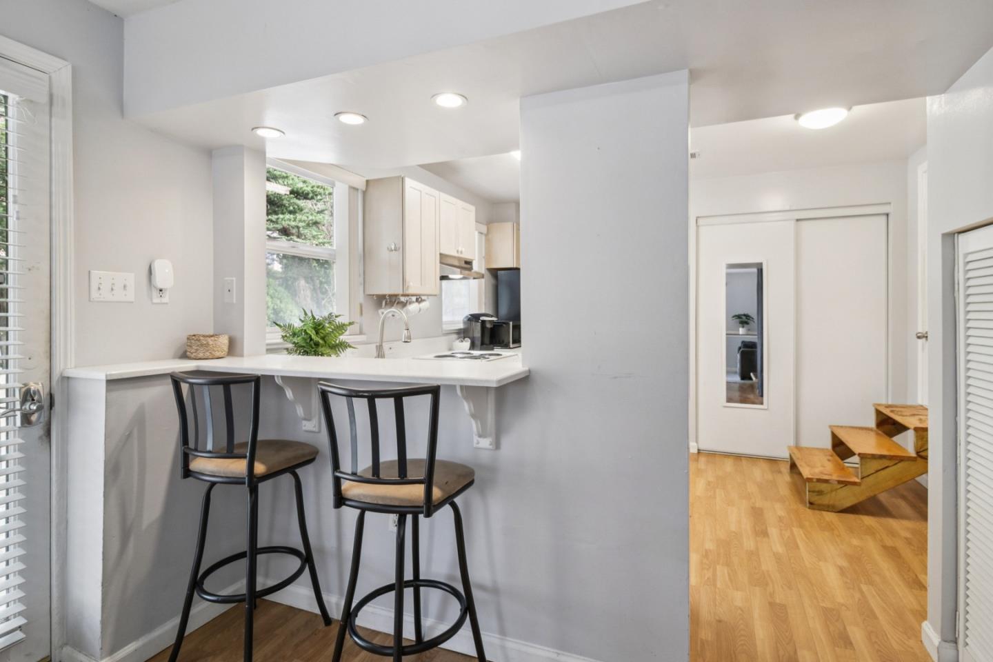 Detail Gallery Image 37 of 95 For 347 Manor Dr, Pacifica,  CA 94044 - 3 Beds | 3 Baths