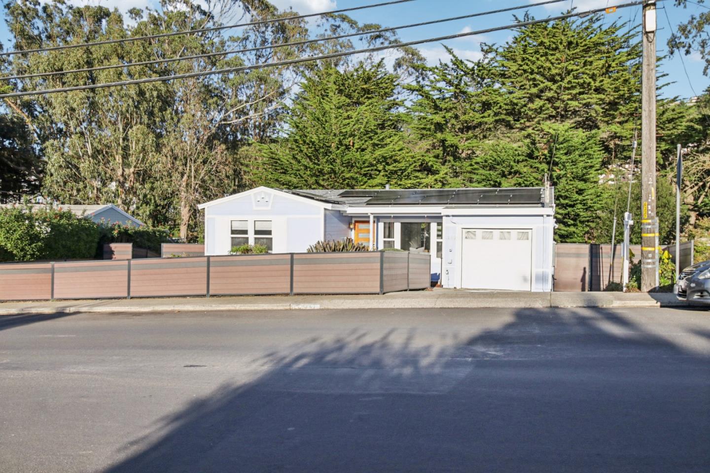 Detail Gallery Image 4 of 95 For 347 Manor Dr, Pacifica,  CA 94044 - 3 Beds | 3 Baths