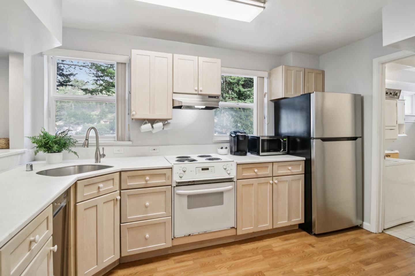 Detail Gallery Image 40 of 95 For 347 Manor Dr, Pacifica,  CA 94044 - 3 Beds | 3 Baths