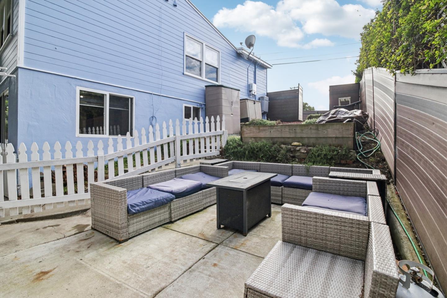 Detail Gallery Image 53 of 95 For 347 Manor Dr, Pacifica,  CA 94044 - 3 Beds | 3 Baths