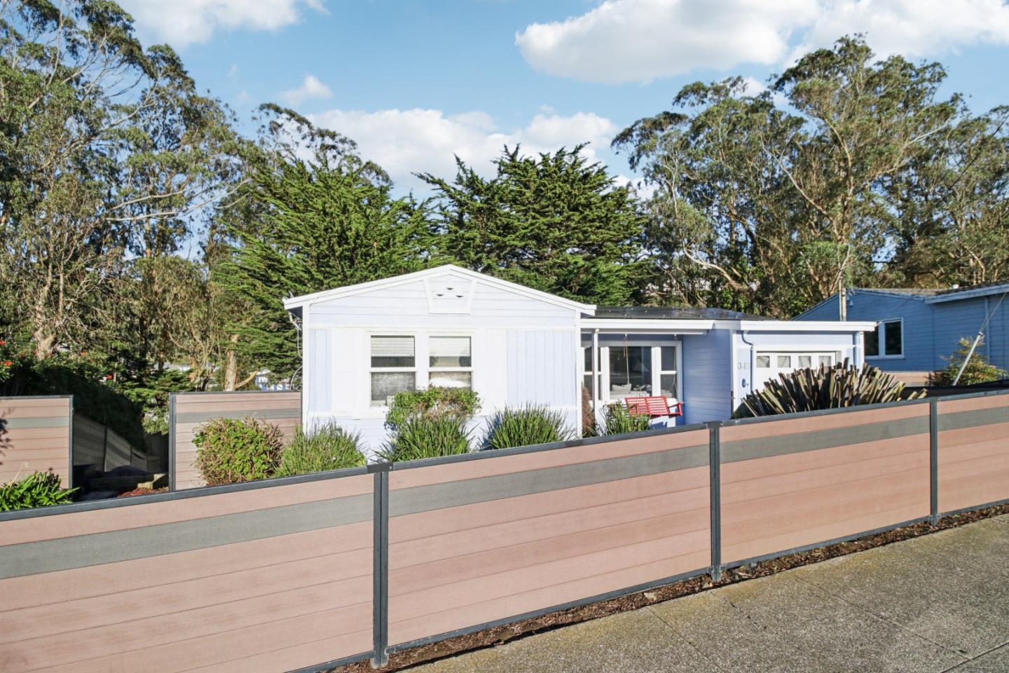 Detail Gallery Image 7 of 95 For 347 Manor Dr, Pacifica,  CA 94044 - 3 Beds | 3 Baths