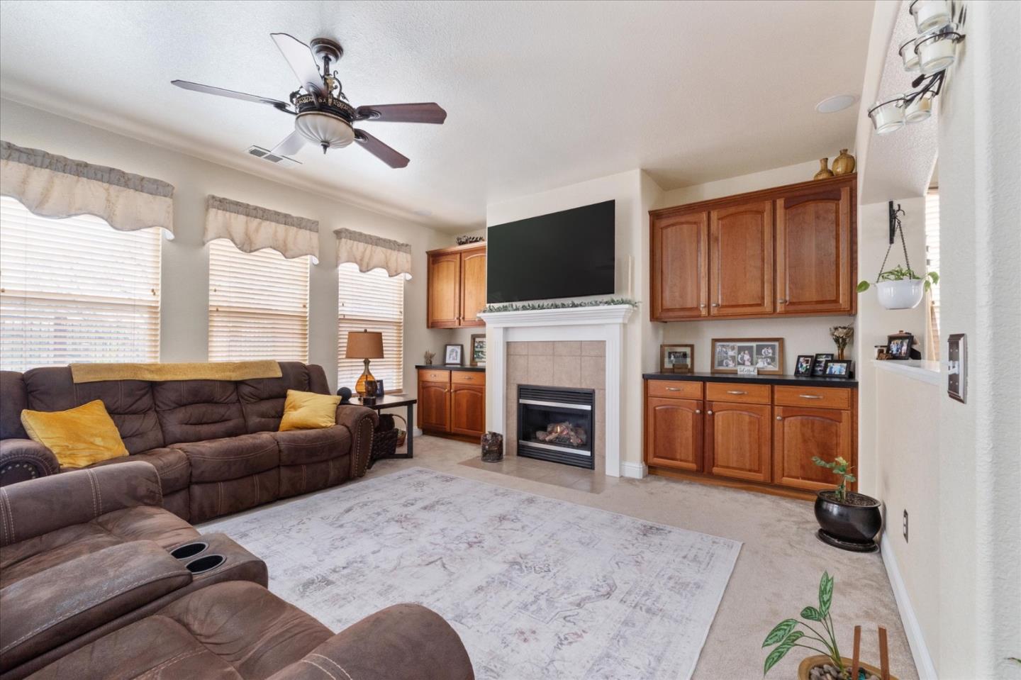 Detail Gallery Image 11 of 43 For 112 Gold Standard Ct, Valley Springs,  CA 95252 - 4 Beds | 3 Baths