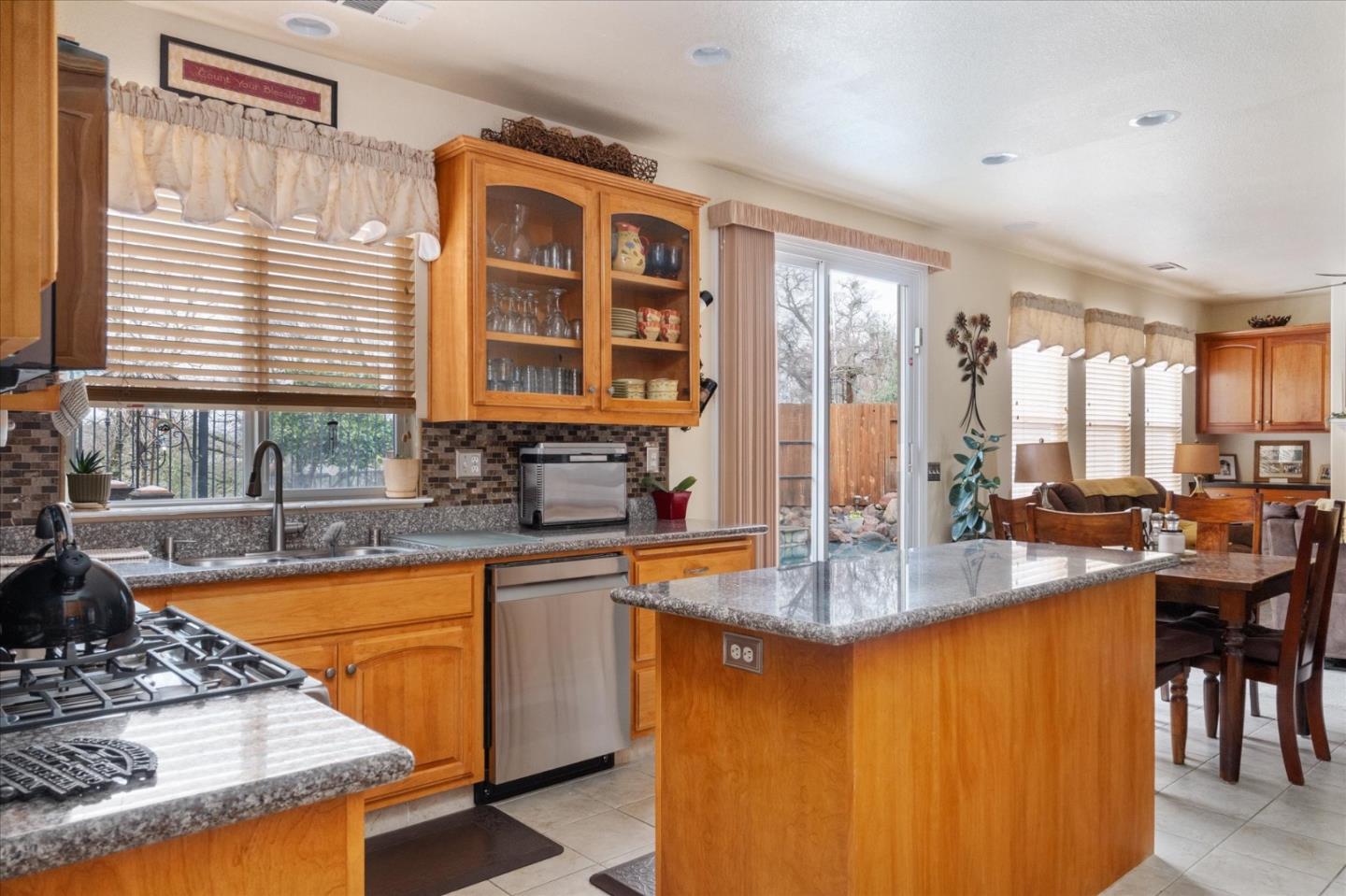 Detail Gallery Image 15 of 43 For 112 Gold Standard Ct, Valley Springs,  CA 95252 - 4 Beds | 3 Baths