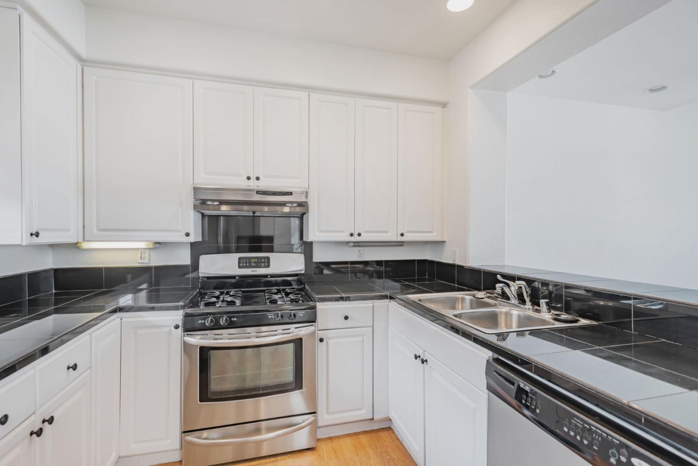 Detail Gallery Image 13 of 36 For 88 17th Ave #304,  San Mateo,  CA 94402 - 2 Beds | 2 Baths