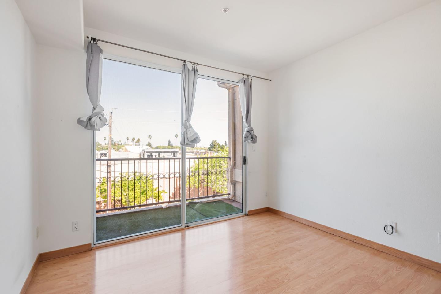 Detail Gallery Image 23 of 36 For 88 17th Ave #304,  San Mateo,  CA 94402 - 2 Beds | 2 Baths