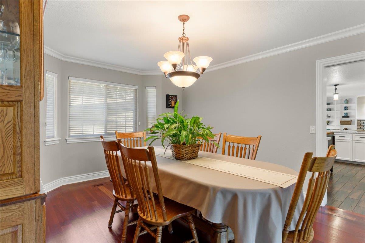 Detail Gallery Image 12 of 56 For 181 Porter Ln, San Jose,  CA 95127 - 5 Beds | 2/1 Baths