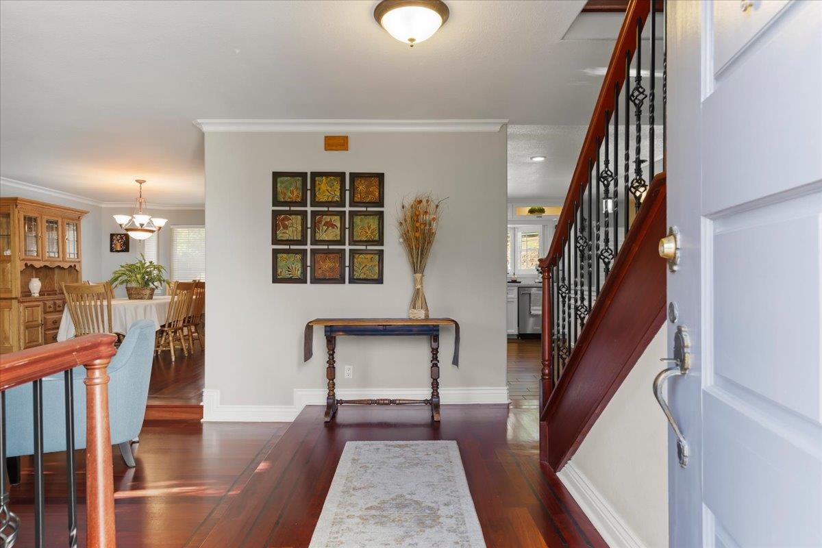 Detail Gallery Image 9 of 56 For 181 Porter Ln, San Jose,  CA 95127 - 5 Beds | 2/1 Baths