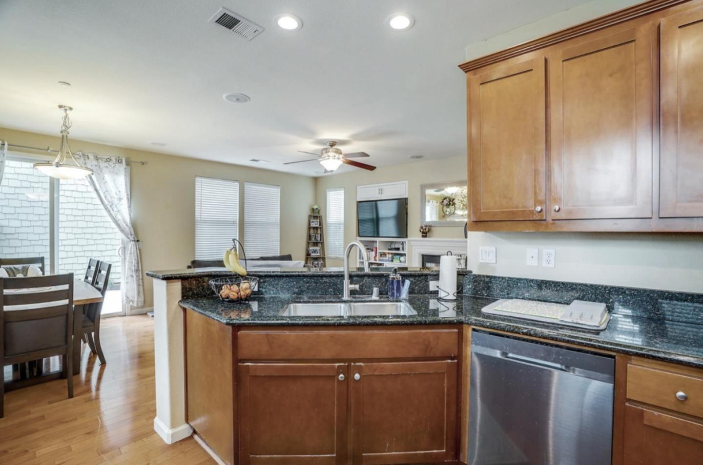 Detail Gallery Image 7 of 10 For 7969 Kipling, Gilroy,  CA 95020 - 3 Beds | 2/1 Baths